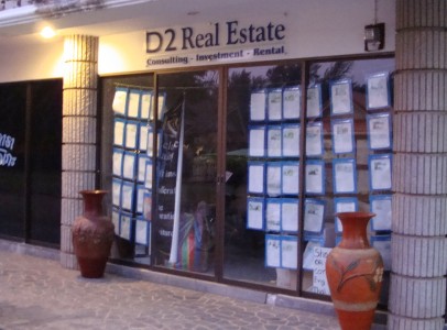 Shop - Office for sale in Rayong, Entrance from the beach road